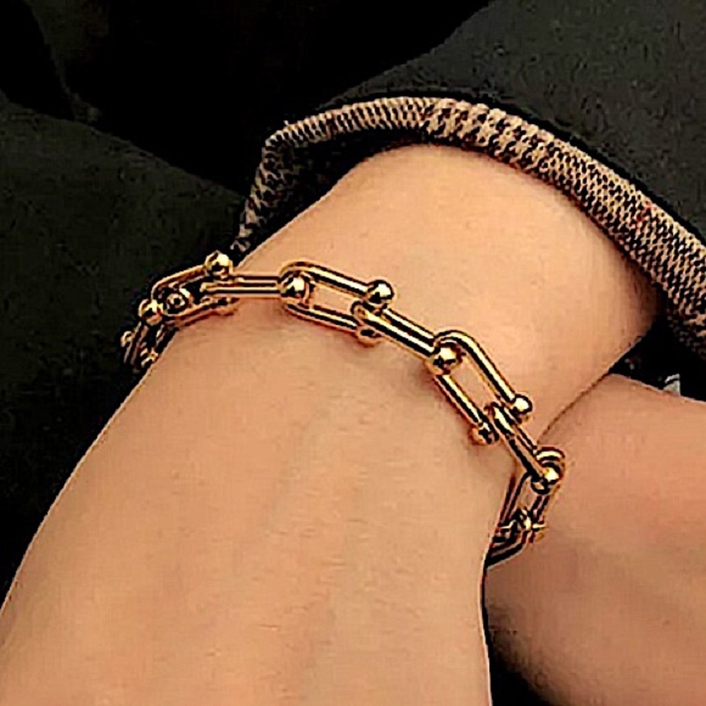 U Link Gold Plated Minimalist Bracelet - Picture 3 of 10